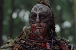 <b>«Облачный атлас» (2012)</b>
<br><br>
В научно-фантастическом фильме Тома Тыквера и Вачовски каждый актер исполнил по шесть ролей — в шести эпизодах, рассказывающих истории разных эпох. Хью Гранту ни одной главной роли, впрочем, не досталось, зато это была возможность радикально перевоплотиться, постаравшись показать духовную связь между героями различных историй.
Актер присоединился в актерской команде за несколько дней до начала съемок. Предполагалось, что он исполнит только пять ролей, но Грант выбил для себя и шестую. Позже он признавался, что согласился играть в этом фильме только ради работы с Вачовски, и рассказывал, что ему оказалось сложно перевоплотиться в каннибала, жившего 2000 лет назад. «Я подумал: «Я не могу! Просто дайте мне остроумную реплику», — говорил он в одном из интервью.
