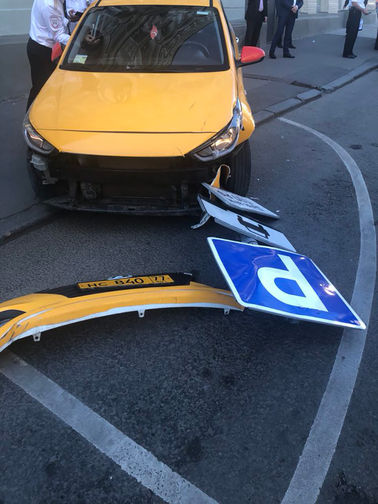 В&nbsp;центре Москвы водитель такси въехал в&nbsp;толпу пешеходов, 16 июня 2018 года