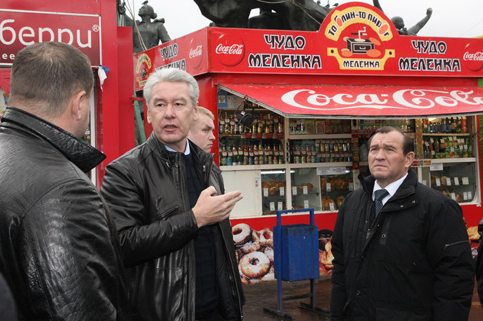 В&nbsp;конце октября 2010&nbsp;года, во время субботнего объезда городских объектов, Собянину не понравилось большое количество киосков и ларьков у&nbsp;станции метро «Улица 1905&nbsp;года» и рядом с&nbsp;Белорусским вокзалом. Чиновник заявил, что ларьки портят облик города, мешают проезду транспорта и проходу людей. После чего Собянин распорядился уволить глав Тверской и Пресненской управ. С&nbsp;этого момента местные чиновники начали тотальный снос киосков.