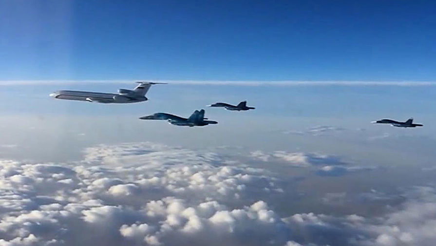 Первая группа российских самолетов в&nbsp;составе Ту-154 и многофункциональных бомбардировщиков Су-34 во время перелета с&nbsp;авиабазы Хмеймим в&nbsp;пункты постоянного базирования на&nbsp;территории России