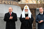 Президент РФ Владимир Путин, патриарх Московский и всея Руси Кирилл и председатель правительства РФ Дмитрий Медведев