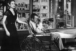 Кадр из фильма «Окно во двор» (1954)