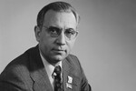 <b>Лев Васильев (17 февраля 1925 — 21 августа 2023) </b>— советский государственный и хозяйственный деятель. Герой Социалистического Труда. Участник ВОВ. Генеральный директор завода «КамАЗ» с 1969 по 1981 годы. В 1981—1983 годах он был гендиректором производственного объединения «Москвич» и автомобильного завода им. Ленинского комсомола. С 1983 года — заместитель председателя Госплана СССР. С 1984 года — министр машиностроения для легкой и пищевой промышленности и бытовых приборов СССР. С 1988 года — заместитель Председателя Государственной комиссии Совета Министров СССР по военно-промышленным вопросам.

