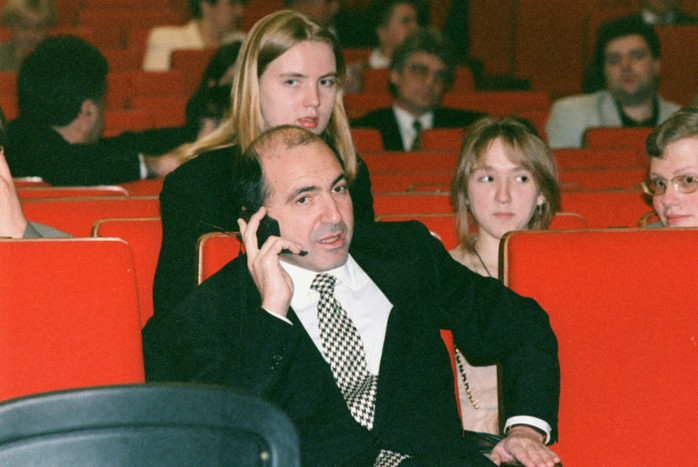 1996. Заместитель секретаря Совета безопасности РФ Борис Березовский в зрительном зале на концерте Тины Тернер.