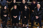 Вдова Юрия Лужкова Елена Батурина, дочери Елена и Ольга и его брат Сергей Лужков во время церемонии прощания с бывшим мэром Москвы в храме Христа Спасителя, 12 декабря 2019 года
