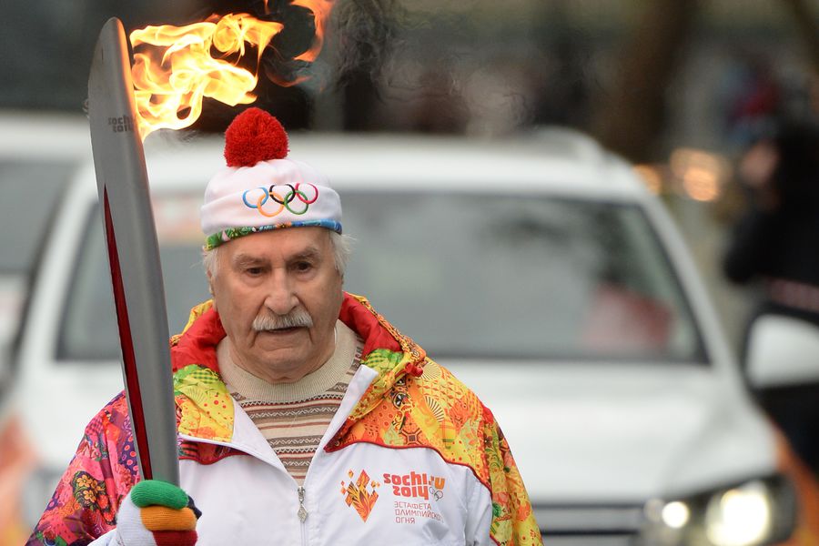 Владимир Зельдин во время эстафеты олимпийского огня в&nbsp;Москве, 2013&nbsp;год 