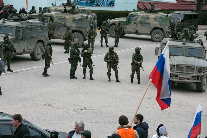 Российские военнослужащие около&nbsp;пограничного поста в&nbsp;Балаклаве