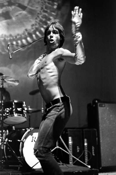 Игги Поп во время выступления группы Iggy and the Stooges в&nbsp;Сан-Франциско, 1970&nbsp;год