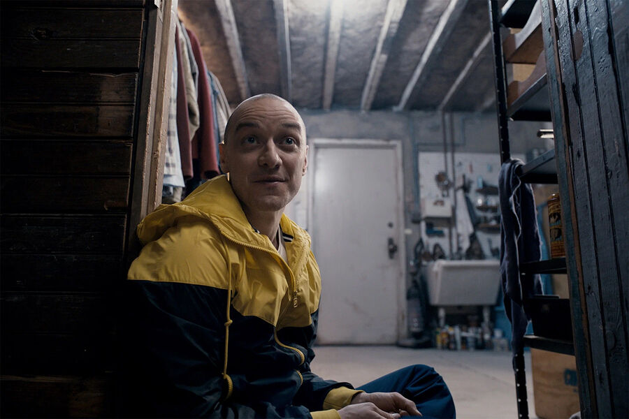 <b>«Сплит» (2016) и «Стекло» (2019)</b>
<br><br>
В&nbsp;этих двух психологических триллерах режиссера М. Найта Шьямалана Макэвой сыграл Кевина Крамба, в&nbsp;котором живут 23&nbsp;личности. Роль актера в&nbsp;«Сплите» была высоко оценена критиками &mdash; некоторые называли ее лучшей в&nbsp;его карьере.
«Стекло» приняли хуже, но негативные оценки касались в&nbsp;основном работы режиссера. О&nbsp;Макэвое критики отзывались все так же положительно.