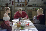 <b>12-е место. «Бедная Настя» (2003-2004)</b>
<br><br>
Красивейшая костюмированная драма — о крепостной сироте, которая становится дворянкой и находит любовь. Главная российская «Санта-Барбара» начала нулевых, сделавшая Елену Корикову одним из секс-символов поколения.
