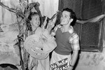 На вечеринке в честь Хэллоуина, Лос-Анджелес, Калифорния, 1940-е годы