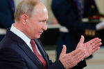 Президент России Владимир Путин во время церемонии вручения государственных премий за выдающиеся заслуги, 12 июня 2018 года