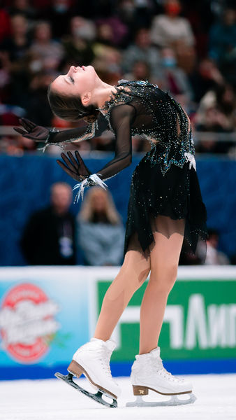 Анна Щербакова выступает в&nbsp;короткой программе на&nbsp;чемпионате России &mdash; 2022