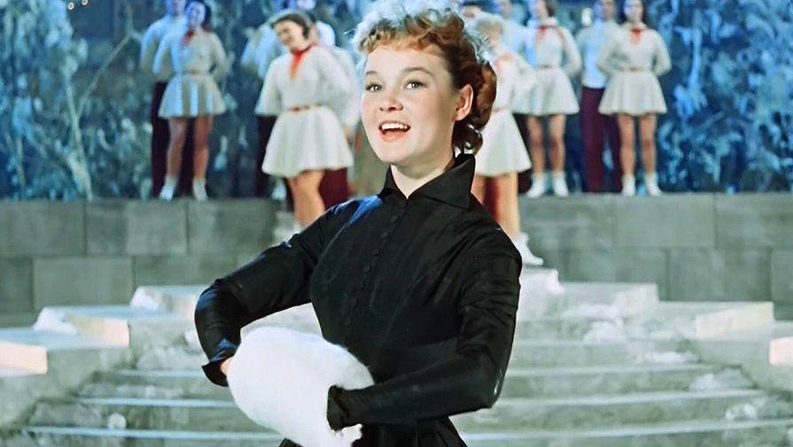 Песня &laquo;Пять минут&raquo; из&nbsp;новогодней комедии «Карнавальная ночь» (1956) стала визитной карточкой Людмилы Гурченко