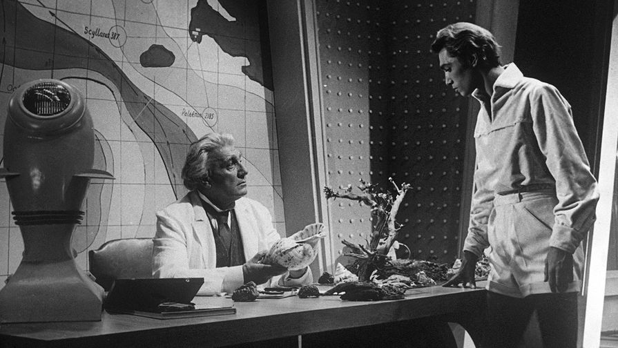 Кадр из&nbsp;кинофильма &laquo;Человек-амфибия&raquo;. 1961&nbsp;год. В&nbsp;роли Ихтиандра&nbsp;- Владимир Коренев, в&nbsp;роли профессора Сальватора&nbsp;- Николай Симонов