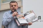 Журналист, писатель Леонид Парфенов во время презентации своей книги «Намедни. Наша эра.1921–1930» на международной ярмарке интеллектуальной литературы Non/fiction№22 в Гостином дворе, 2021 год