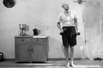 <b>«Золотой теленок» (1968), реж. Михаил Швейцер</b>
<br><br>Действие двухсерийной экранизации романа Ильи Ильфа и Евгения Петрова является продолжением приключений мошенника Остапа Бендера их предыдущей книги «12 стульев». На этот раз главный герой (Сергей Юрский) вместе с компаньонами пытается обобрать подпольного миллионера Корейко, роль которого в «Золотом теленке» воплотил на экране Евгений Евстигнеев