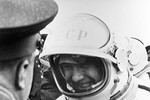 Космонавт Алексей Леонов на стартовой площадке космодрома Байконур, 18 марта 1965 года