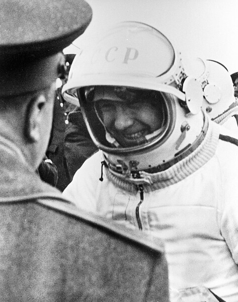 Космонавт Алексей Леонов на&nbsp;стартовой площадке космодрома Байконур, 18&nbsp;марта 1965&nbsp;года