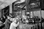 Демонстрация товаров-новинок в Центральном универсальном магазине, 1948 год