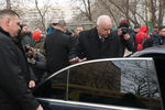 Председатель Следственного комитета РФ, генерал-полковник юстиции Александр Бастрыкин возле московской школы № 263