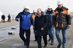 Владимир Путин во время осмотра готового участка автодорожной части Крымского моста через Керченский пролив, 14 марта 2018 года