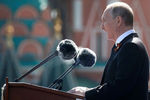 Владимир Путин на военном параде, посвященном 73-й годовщине Победы в Великой Отечественной войне 1941-1945 годов на Красной площади, 9 мая 2018 года