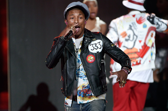 Фаррелл Уильямс во время выступления на&nbsp;церемонии BET Awards 2015