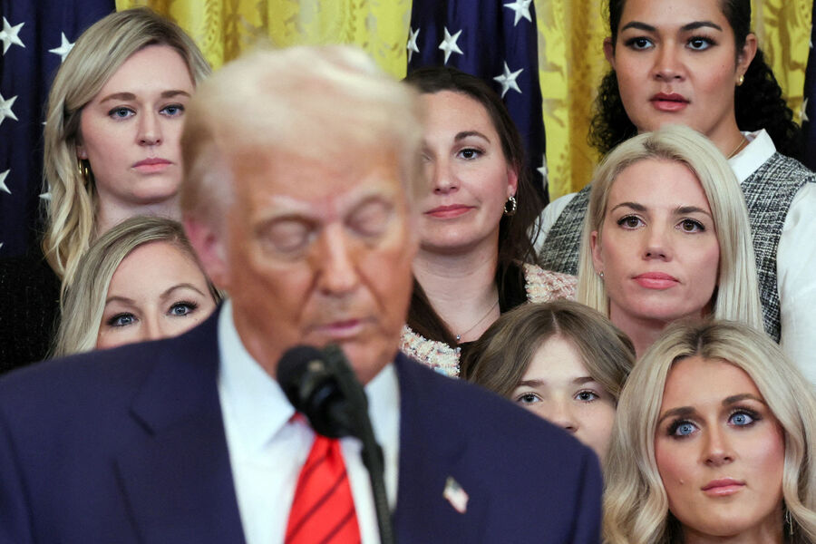 Президент США Дональд Трамп выступает на&nbsp;мероприятии перед&nbsp;подписанием указа, запрещающего трансгендерам участвовать в&nbsp;женских спортивных состязаниях, в&nbsp;Белом доме в&nbsp;Вашингтоне, 5&nbsp;февраля 2025&nbsp;года