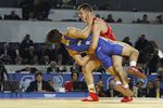 Адам Курак (в синем трико) выиграл серебро в греко-римской борьбе до 66 кг