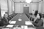 Михаил Горбачев и руководитель ливийской революции полковник Муамар Каддафи во время встречи в Москве, декабрь 1985 года