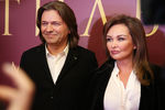 Певец и композитор Дмитрий Маликов с супругой Еленой на премьере фильма «Матильда» в Москве, 24 октября 2017 года