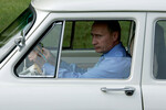 <b>Владимир Путин</b><br><br>
Президент России рассказывал о том, что в 1990-е был вынужден подрабатывать в качестве водителя. «Иногда приходилось подрабатывать и извозом. Неприятно об этом говорить, но, к сожалению, и это тоже было», — признался глава государства в фильме «Новейшая история», вышедшем в 2021 году на канале «Россия 1».