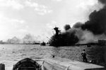 Линкор Калифорния во время нападения Японии на Перл-Харбор, 7 декабря 1941 года