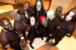 Джои Джордисон (третий слева на первом плане) и группа Slipknot, 2005 год
