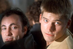 <b>«Ночной сторож» (1994)</b>
<br><br>
Первая большая роль в триллере датского режиссера Уле Борнедаля прославила Николая Костера-Вальдау на всю страну. Его герой, студент Мартин, устраивается ночным сторожем в морг и невольно оказывается втянутым в дело жестокого маньяка, снимающего скальпы со своих жертв. Подозрение падает на самого Мартина, и лишь опытный инспектор верит в его невиновность. Фильм имел большой успех в Дании, а спустя три года был снят американский ремейк с Юэном Макгрегором.
