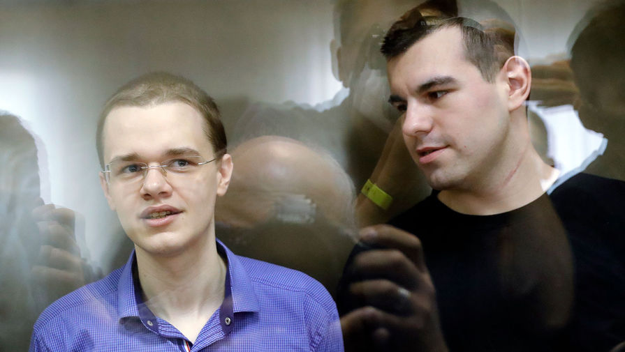 Фигуранты дела &laquo;Нового величия&raquo; Вячеслав Крюков и Руслан Костыленков во время оглашения приговора в&nbsp;Люблинском районном суде, 6 августа 2020 года