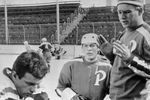 Николай Рыбников и Вячеслав Шалевич в сцене из фильма «Хоккеисты» (1965)