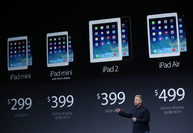 Вице-президент Apple по маркетингу Филипп Шиллер представляет новые планшеты iPad