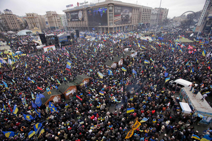 На «евромайдане» в воскресенье собрались порядка 100 тыс. человек
