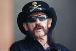 Лидер хард-рок-группы Motörhead Лемми Килмистер умер 29 декабря в возрасте 70 лет.