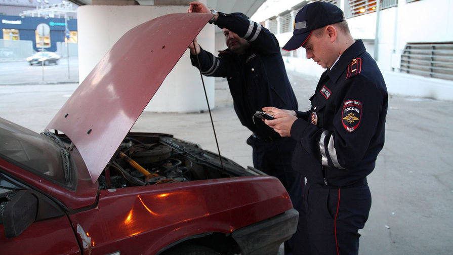 У&nbsp;места дежурства инспекторы ДПС обнаружили брошенный подозрительный автомобиль. Стекла разбиты, в&nbsp;салоне &mdash; новый комплект летней резины. Владелец устанавливается
