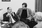 Бизнесмен и депутат Артем Тарасов (крайний слева) в офисе «Истока», 1990 год