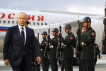 Президент РФ Владимир Путин во время встречи в аэропорту «Эсенбога» в Анкаре