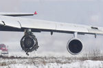 Самолет Ан-124 после аварийной посадки из-за проблем с двигателем в новосибирском международном аэропорту «Толмачево», 13 ноября 2020 года