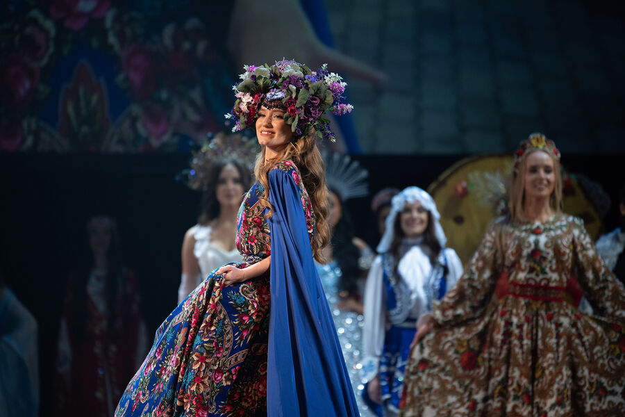 Полина Сафаралиева (Павловский Посад) во время финала всероссийского конкурса красоты &laquo;Краса России&raquo; в&nbsp;Зимнем театре в&nbsp;Сочи, 15&nbsp;ноября 2023&nbsp;года