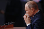 Президент России Владимир Путин во время ежегодной пресс-конференции в Москве, 14 декабря 2017 года