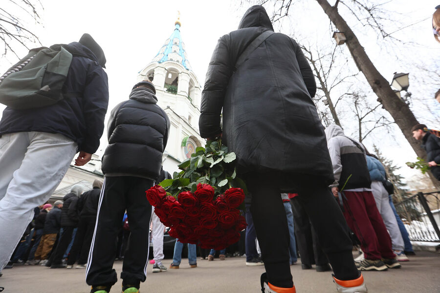 Церемония прощания с&nbsp;рэпером Пашей Техником в&nbsp;храме Петра и Павла в&nbsp;Лефортово в&nbsp;Москве, 11&nbsp;апреля 2025&nbsp;года