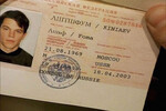 <b>«Идентификация Борна» (2002), «Превосходство Борна» (2004), «Ультиматум Борна» (2007), «Джейсон Борн» (2016)
</b>
<br><br>
В нашей стране франшизу о супершпионе Джейсоне Борне из романов Роберта Ладлэма вспоминают ежегодно 21 августа. Это день рождения Фомы Киняева, на имя которого Борн забирает поддельный паспорт из банковской ячейки в первом фильме — «Идентификация Борна». Кириллицей его имя написано так: “Ащьф ЛШТШФУМ”.