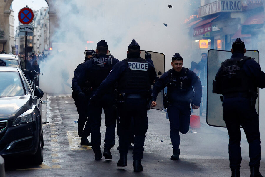 Во время протестов в&nbsp;Париже после стрельбы в&nbsp;районе курдского центра, 23&nbsp;декабря 2022&nbsp;года